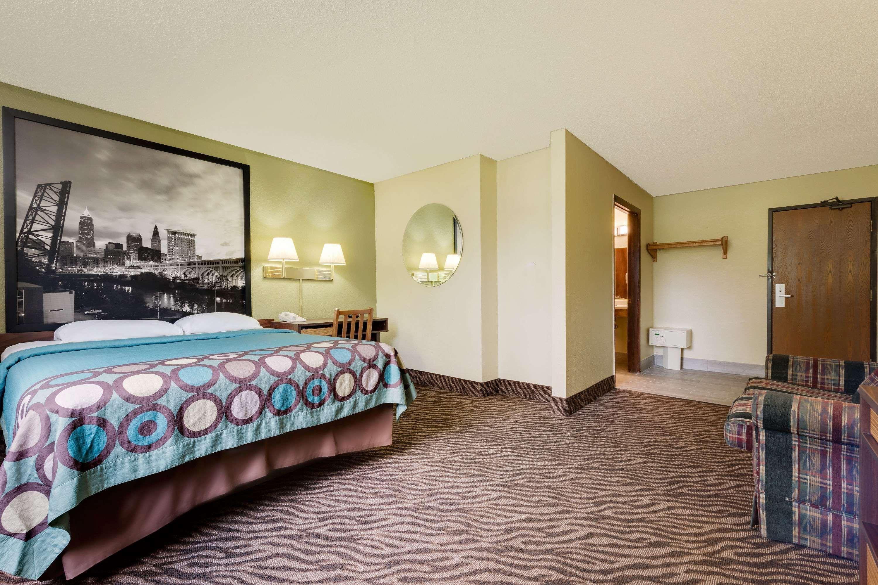 Super 8 By Wyndham Mentor/Cleveland Area Hotell Exteriör bild