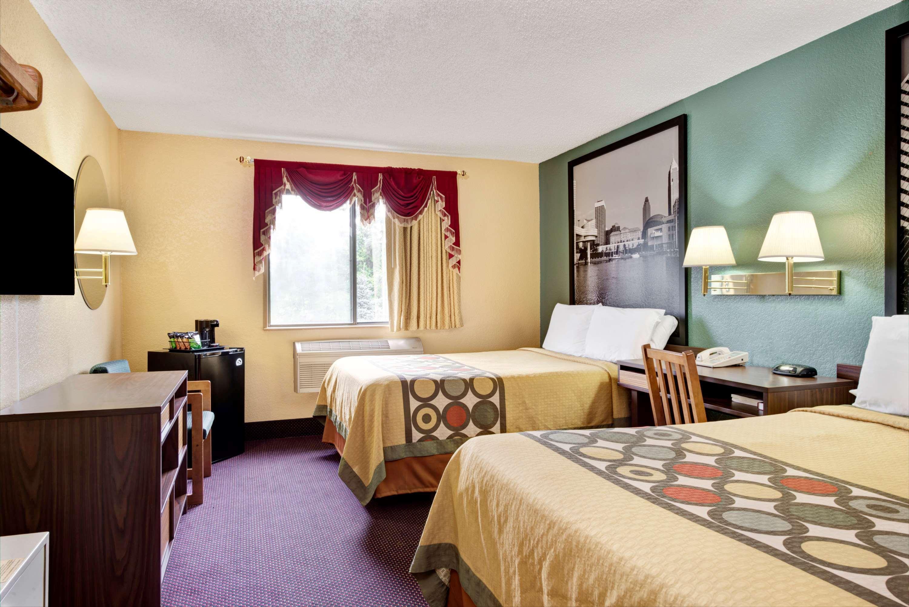 Super 8 By Wyndham Mentor/Cleveland Area Hotell Exteriör bild