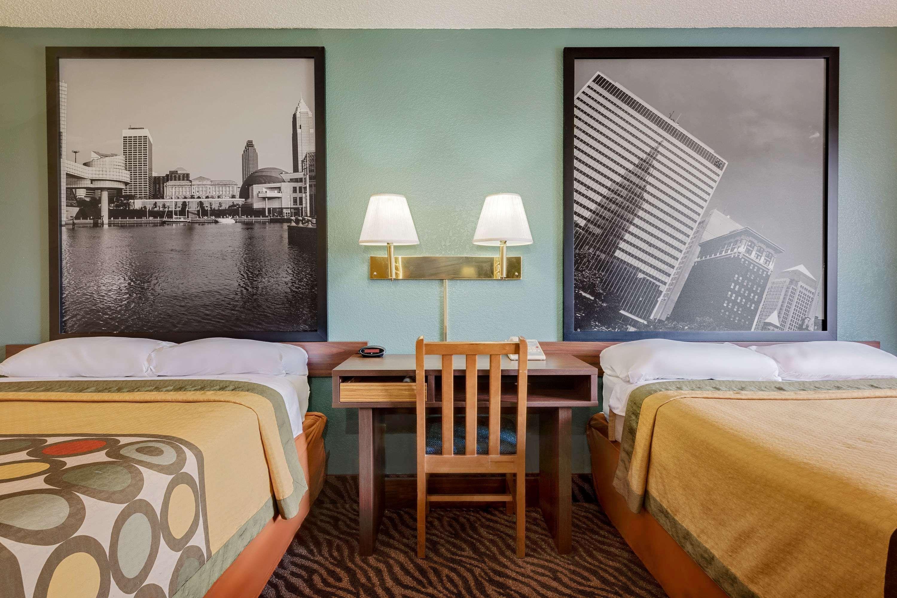 Super 8 By Wyndham Mentor/Cleveland Area Hotell Exteriör bild