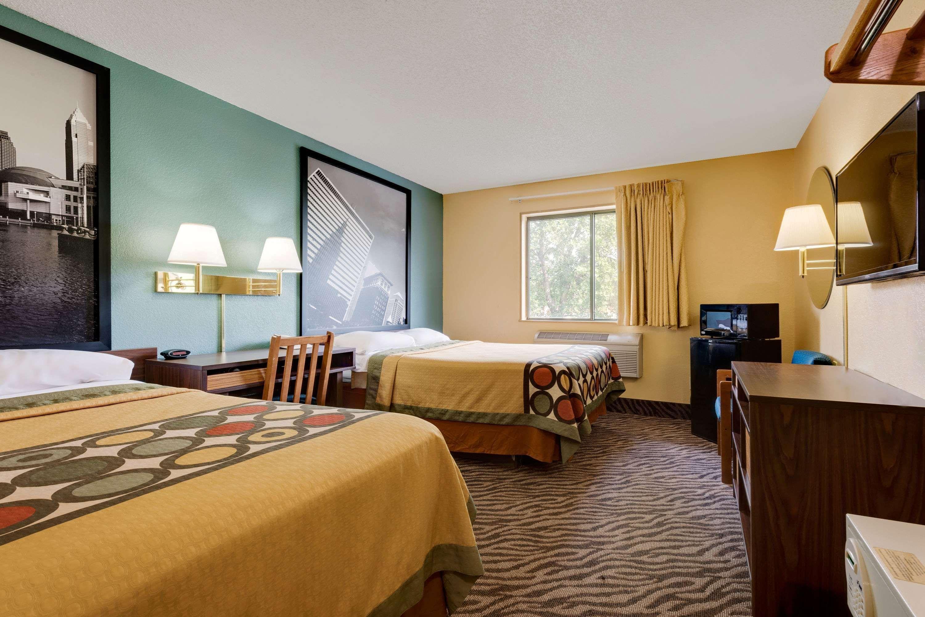 Super 8 By Wyndham Mentor/Cleveland Area Hotell Exteriör bild