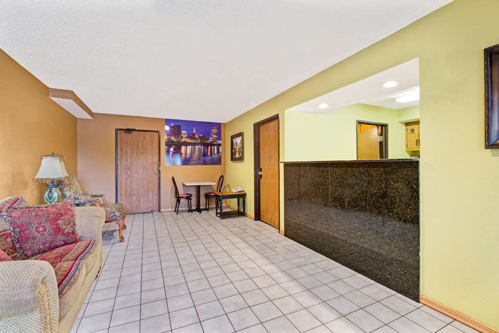 Super 8 By Wyndham Mentor/Cleveland Area Hotell Inreriör bild